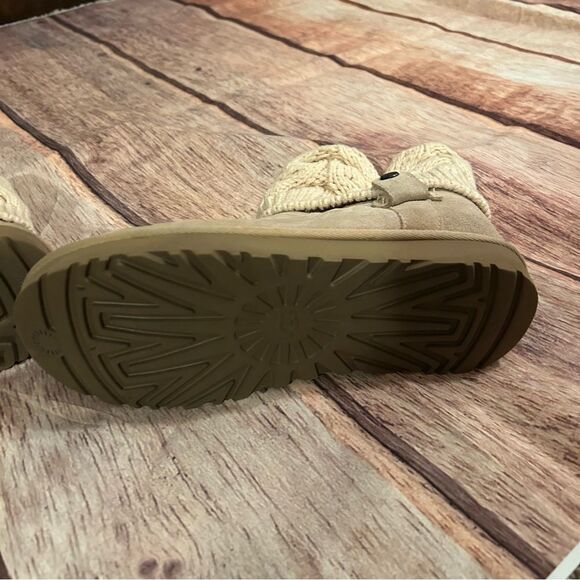 Ugg Saela Mini Boot Size 8 - Picture 5 of 7